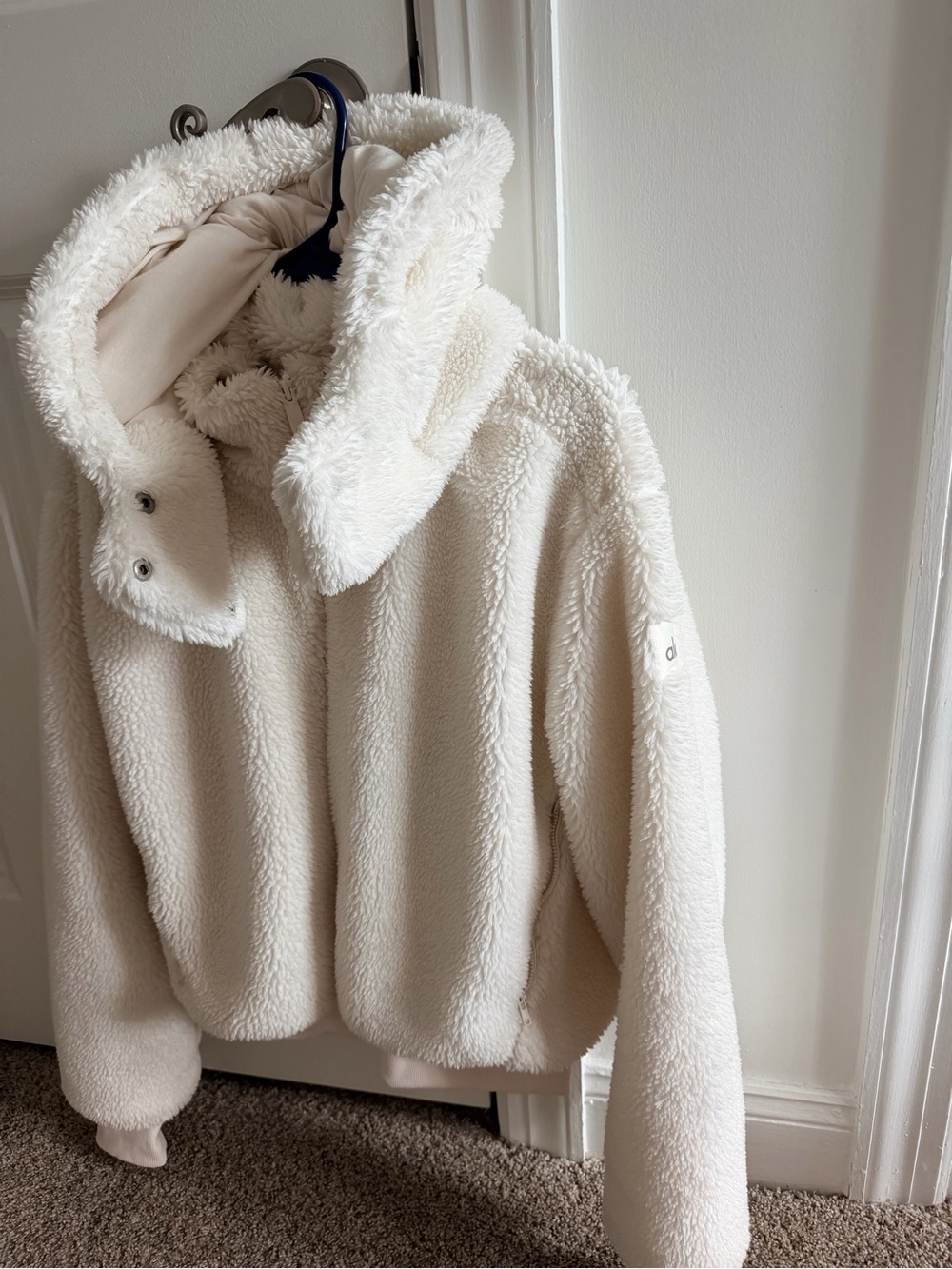ALO Yoga Women's Sherpa Hooded Jacket - Cream